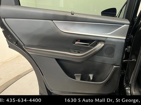 Certified 2025 MAZDA CX-70 Plug-In Hybrid w/ Premium Pkg image 18