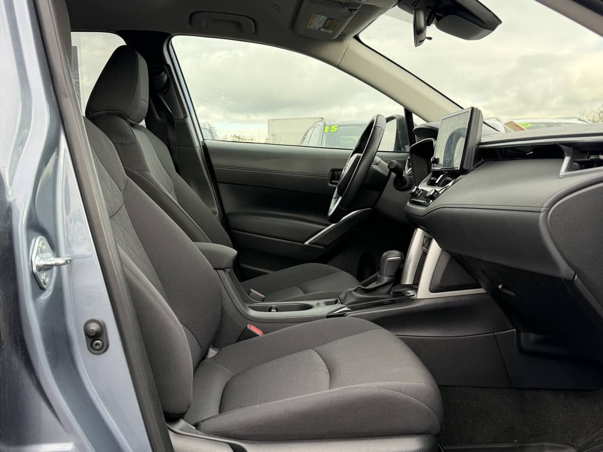 Used 2025 Toyota Corolla Cross LE AWD/4WD image 17