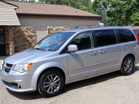 Used 2017 Dodge Grand Caravan SXT FWD image 5