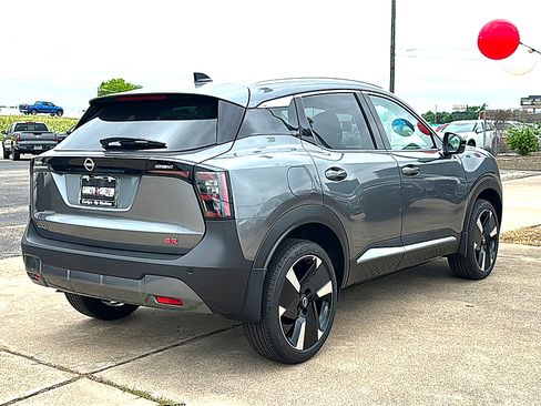 New 2026 Nissan Kicks SR w/ SR Premium Package FWD image 8