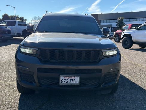 Used 2022 Jeep Grand Cherokee L Altitude image 2