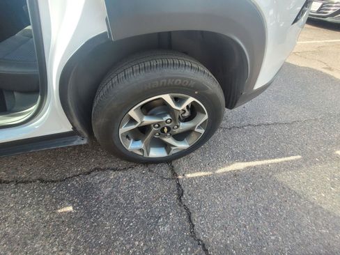 Used 2025 Chevrolet Trax LT image 13