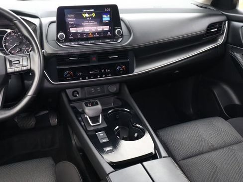 Used 2025 Nissan Rogue SV image 10