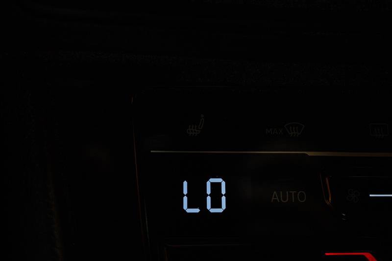Used 2025 Volkswagen Jetta SE FWD image 20