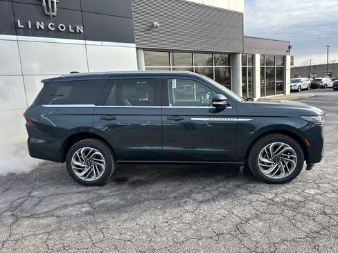 New 2026 Lincoln Navigator Reserve AWD/4WD image 8