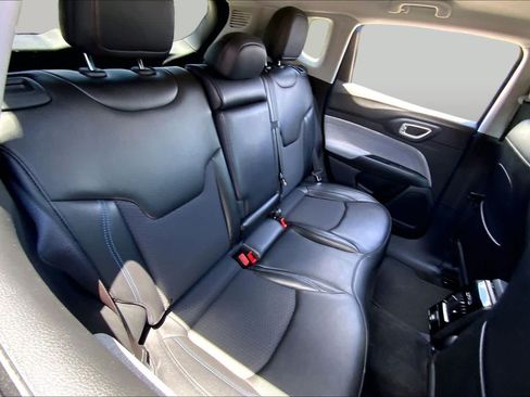 Used 2022 Jeep Compass Latitude FWD image 19
