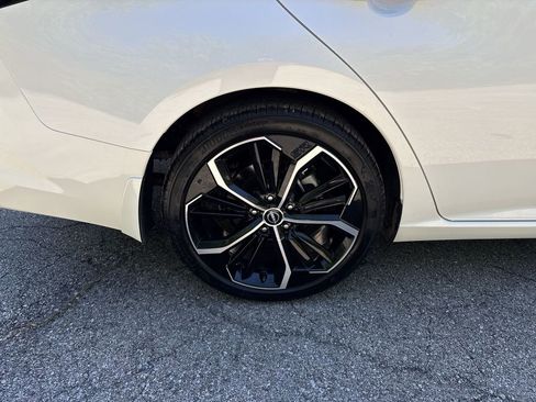 Certified 2025 Nissan Altima 2.5 SR FWD image 14