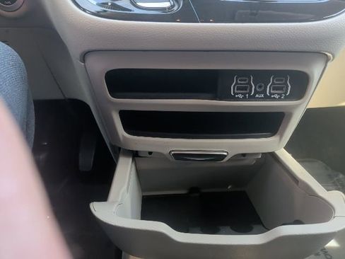 Used 2023 Chrysler Voyager LX image 26