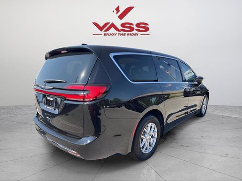 New 2026 Chrysler Pacifica Select image 6