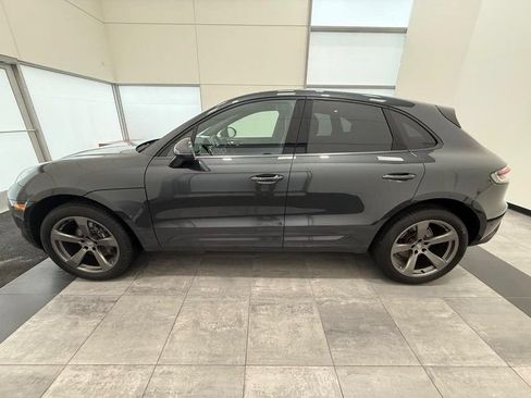 Certified 2025 Porsche Macan AWD/4WD image 2