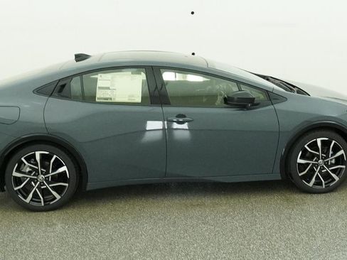 New 2026 Toyota Prius Plug-In Hybrid FWD image 10