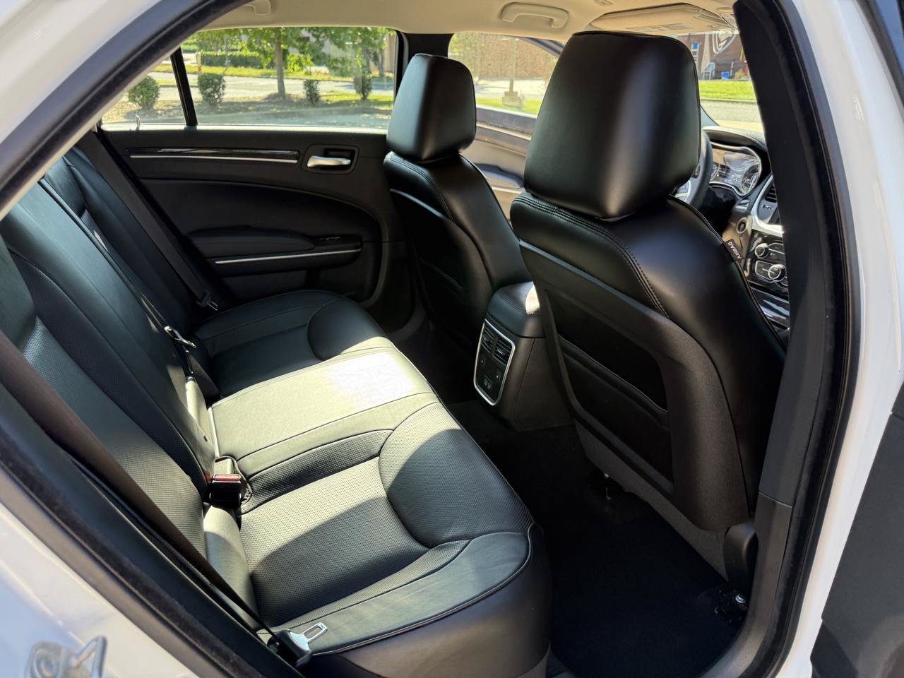 Used 2023 Chrysler 300 Touring L w/ Comfort Group RWD image 19