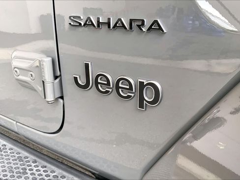 Used 2019 Jeep Wrangler Unlimited Sahara AWD/4WD image 31