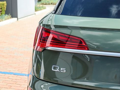 Used 2023 Audi Q5 2.0T Premium w/ Convenience Package AWD/4WD image 8