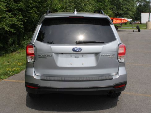 Used 2017 Subaru Forester 2.5i Limited AWD/4WD image 6
