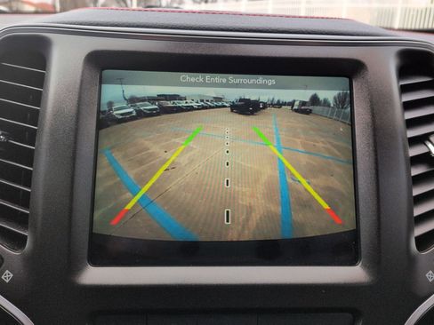 Used 2019 Jeep Cherokee Trailhawk w/ Comfort/Convenience Group image 20