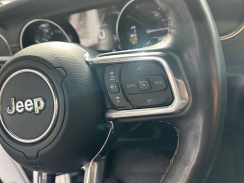 Used 2022 Jeep Wrangler Unlimited Sahara image 18