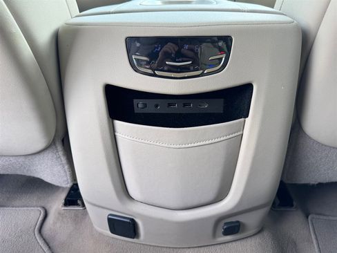 Used 2019 Cadillac Escalade ESV Luxury AWD/4WD image 26