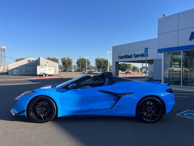 Used 2025 Chevrolet Corvette Z06 RWD image 16