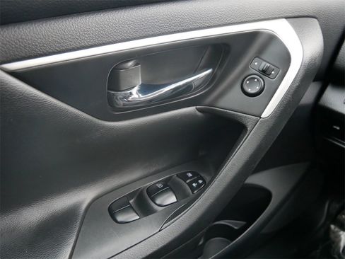 Used 2018 Nissan Altima 2.5 SV image 15