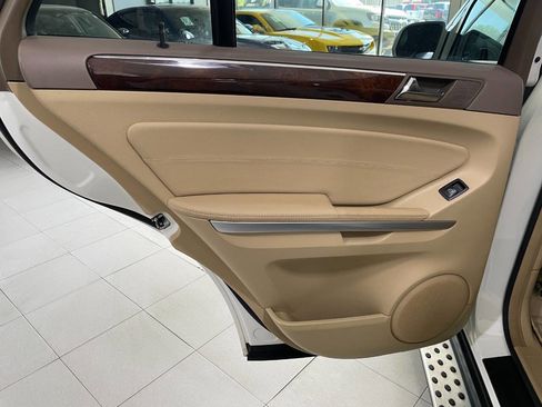 Used 2010 Mercedes-Benz ML 350 BlueTEC 4MATIC image 19