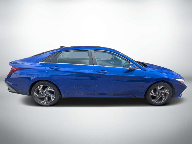 Used 2025 Hyundai Elantra Limited FWD image 3