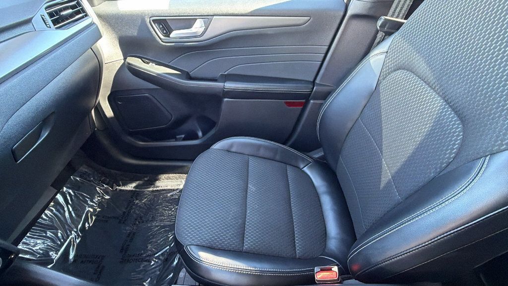 Used 2023 Ford Escape SE FWD image 12