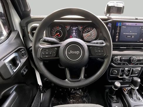 Used 2024 Jeep Gladiator Sport AWD/4WD image 6