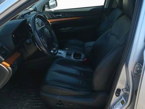 Used 2014 Subaru Outback 2.5i Limited w/ Moonroof Package AWD/4WD image 5