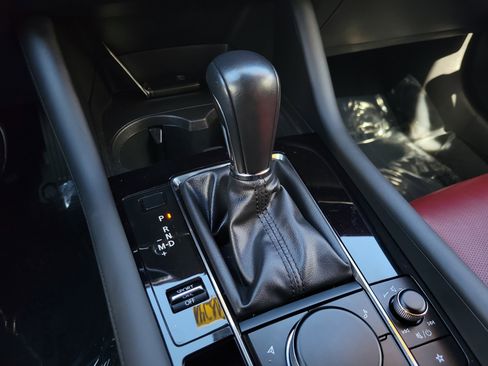 Used 2020 MAZDA MAZDA3 Hatchback w/ Premium Package image 25