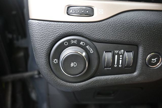 Used 2016 Jeep Cherokee 75th Anniversary AWD/4WD image 17