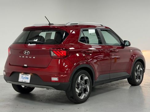 Certified 2024 Hyundai Venue SEL image 4
