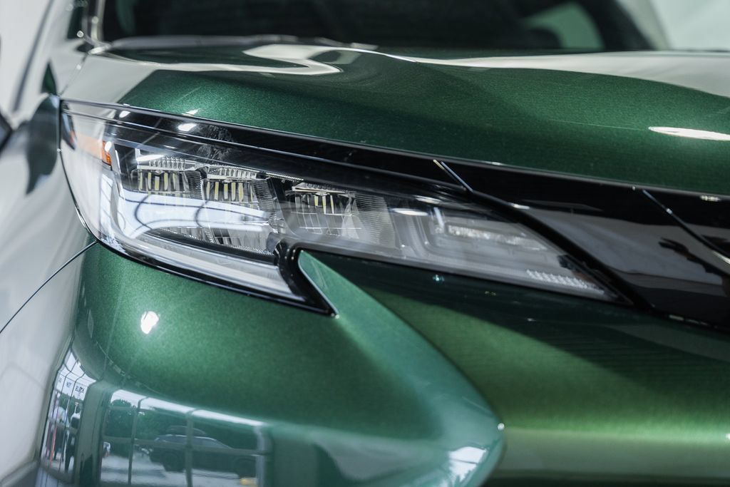 New 2026 Toyota Sienna XLE Woodland Edition AWD/4WD image 15