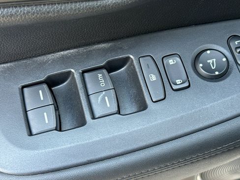 Used 2023 Honda HR-V LX image 13