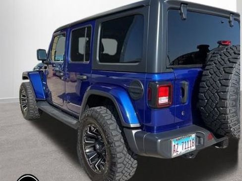 Used 2018 Jeep Wrangler Unlimited Sahara image 11