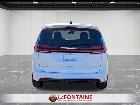 New 2026 Chrysler Pacifica Limited w/ Trailer Tow Group image 4
