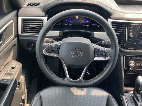 Used 2022 Volkswagen Atlas Cross Sport SE FWD image 5