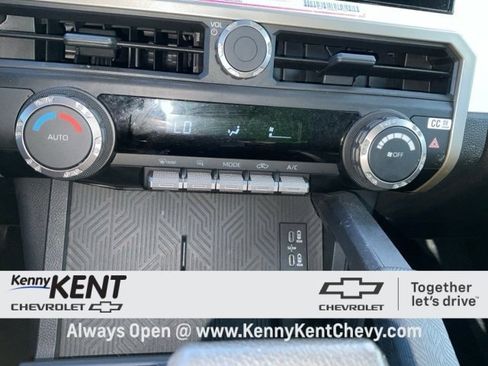 Used 2024 Toyota Tacoma TRD Off-Road image 31