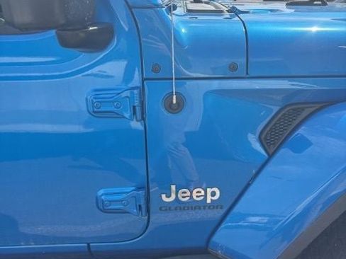 Used 2020 Jeep Gladiator Overland AWD/4WD image 5
