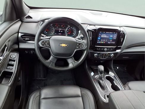 Used 2023 Chevrolet Traverse LT image 4