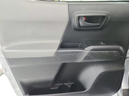 Used 2022 Toyota Tacoma SR AWD/4WD image 31