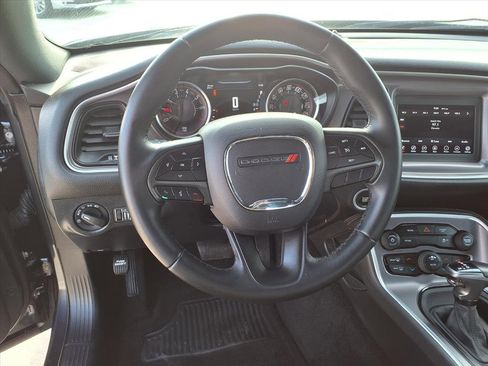 Used 2019 Dodge Challenger SXT image 15