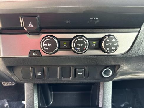 Used 2020 Toyota Tacoma SR5 w/ SR5 Appearance Package (SM) RWD image 31