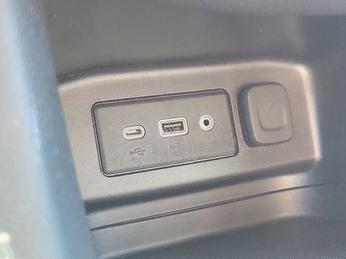 Used 2024 Chevrolet Equinox LT w/ LPO, Floor Liner Package FWD image 33