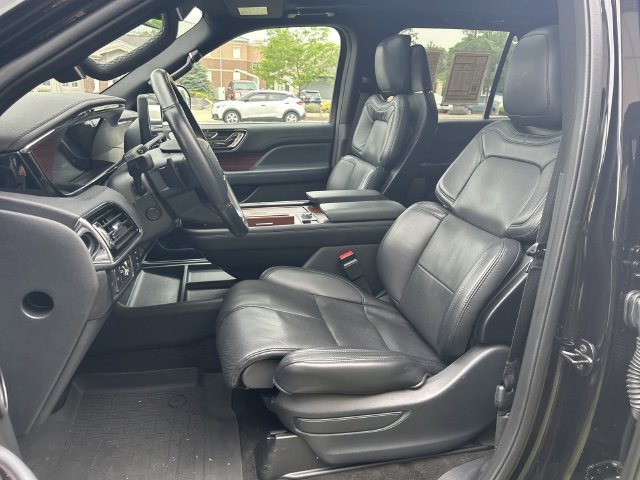Used 2022 Lincoln Navigator Reserve AWD/4WD image 14