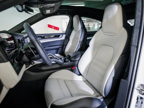 New 2026 Porsche Cayenne GTS image 5