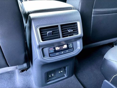 Used 2024 Volkswagen Atlas SE AWD/4WD image 28