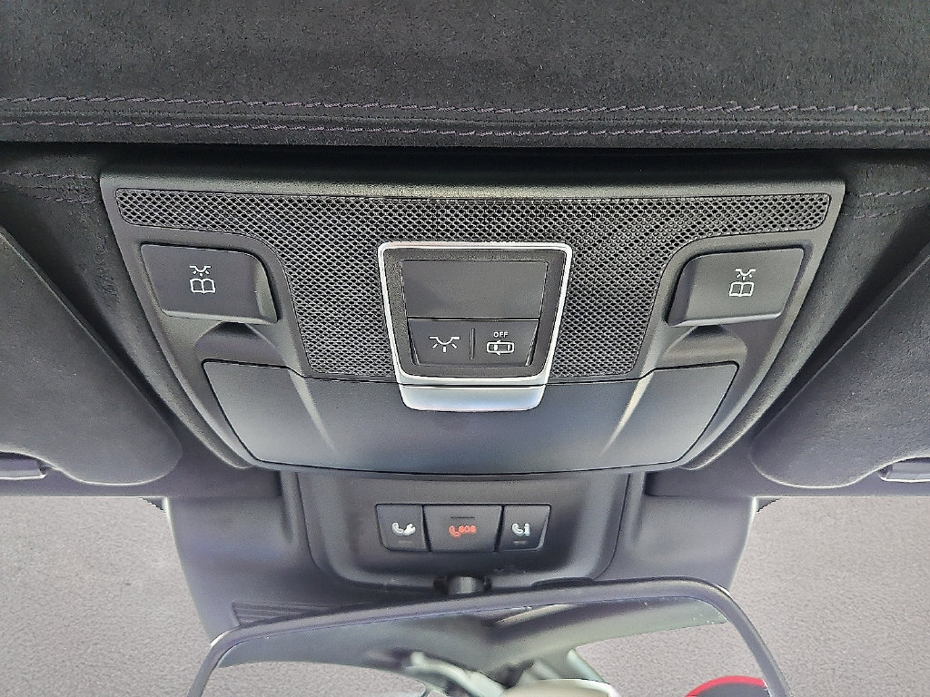 Used 2020 Mercedes-Benz SL 550 image 27