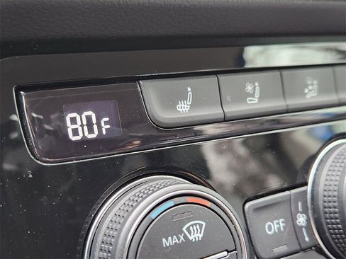 Used 2022 Volkswagen Taos SEL image 15