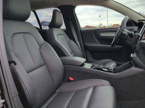 Certified 2025 Volvo XC40 B5 Plus image 27